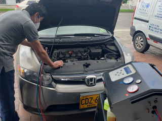 instalación-de-compresor-en-aire-acondicionado